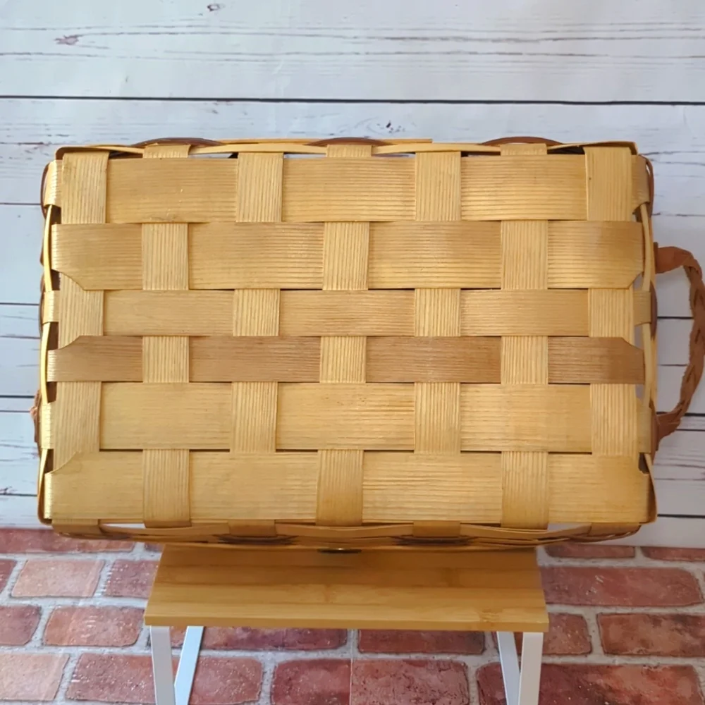 Vintage Peterboro Buffet Picnic Basket with Leather Handles and Dividers‎ Lid